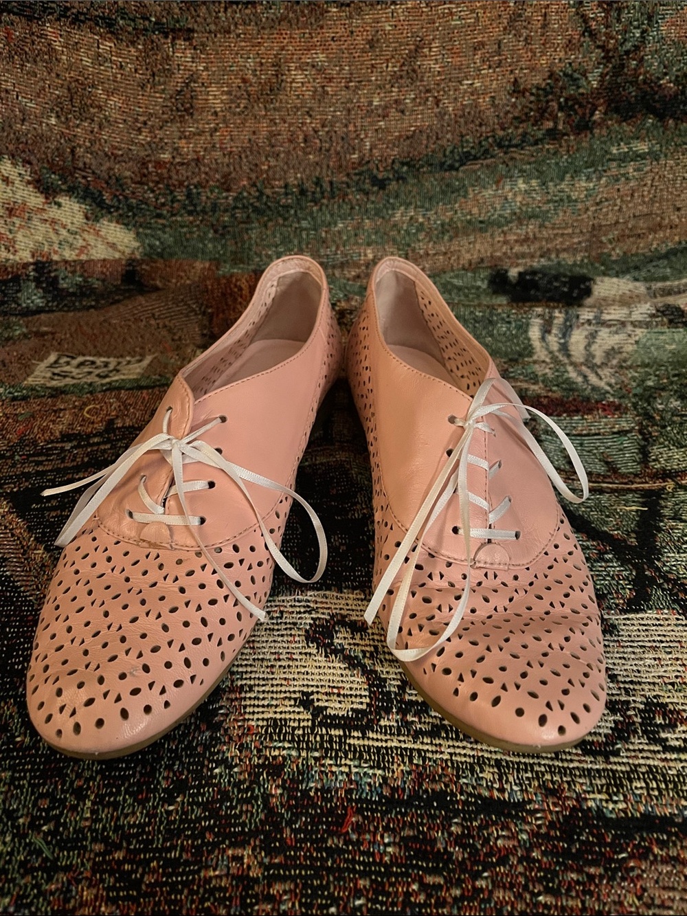 Women’s Vintage Pink Lace-Up Flats